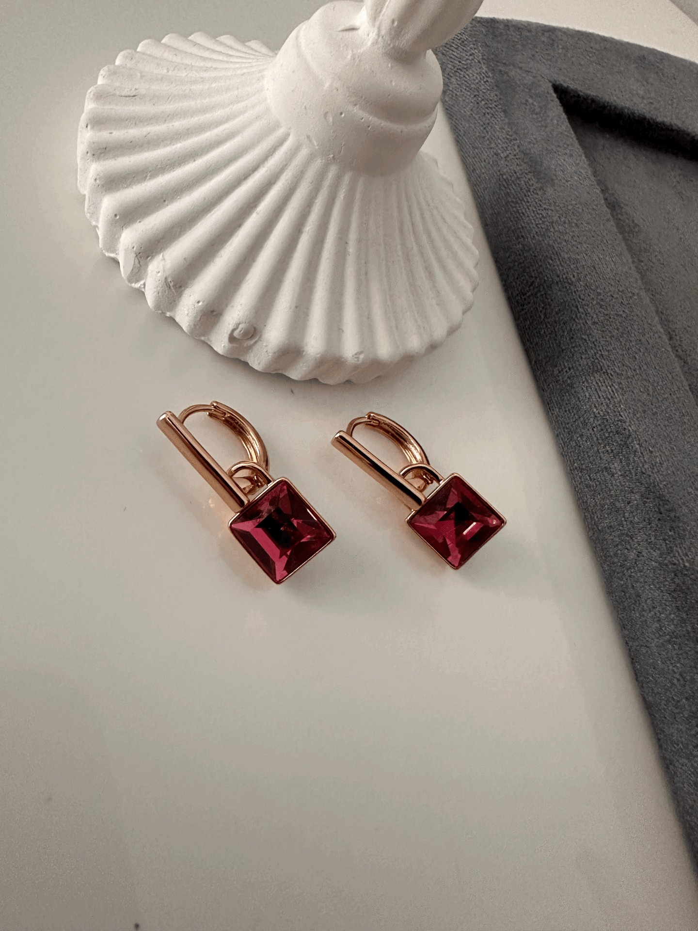 VIP PEMBE TAŞLI KÜPE