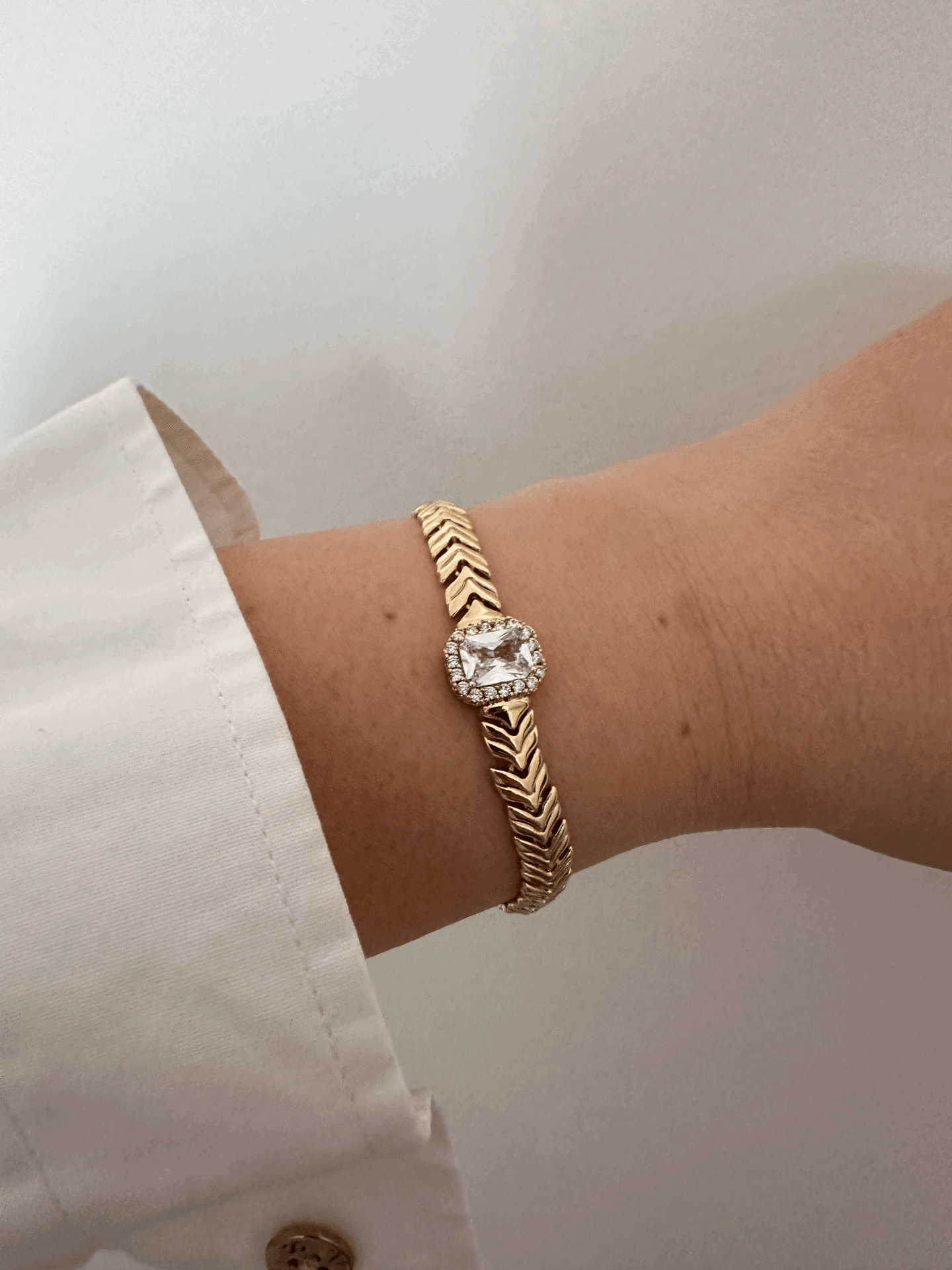 VIP 14 K ORTASI TAŞLI BAŞAK BİLEKLİK