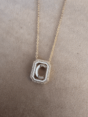 BEYAZ C HARFİ KOLYE