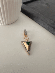 VIP YEŞİL TAŞLI ÜÇGEN KOLYE UCU