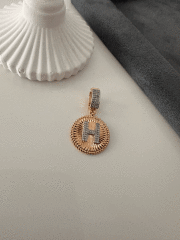 VIP H HARFİ CHARM