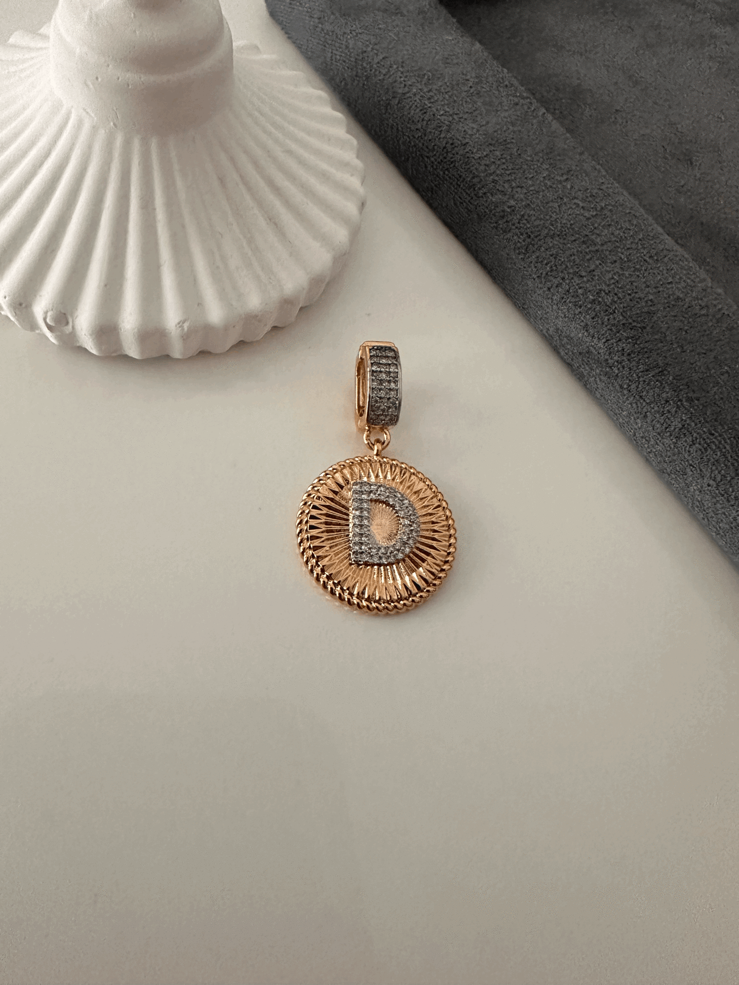 VIP D HARFİ CHARM