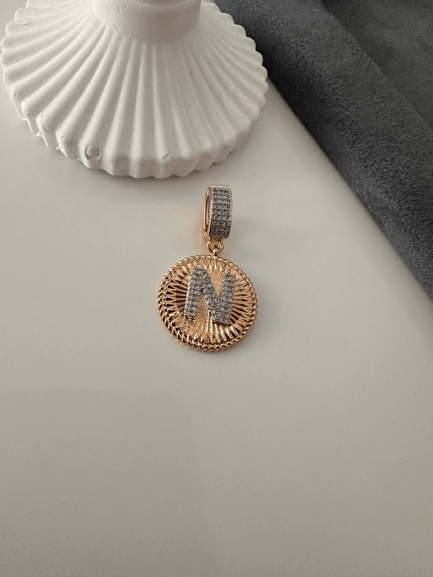 VIP N HARFİ CHARM