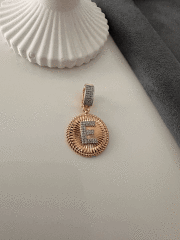 VIP E HARFİ CHARM